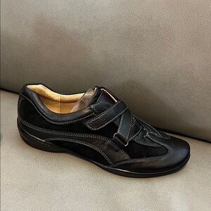 Women's Black Leather Velcro Shoes